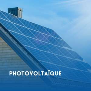 Panneaux photovoltaïques sur le toit d'une maison